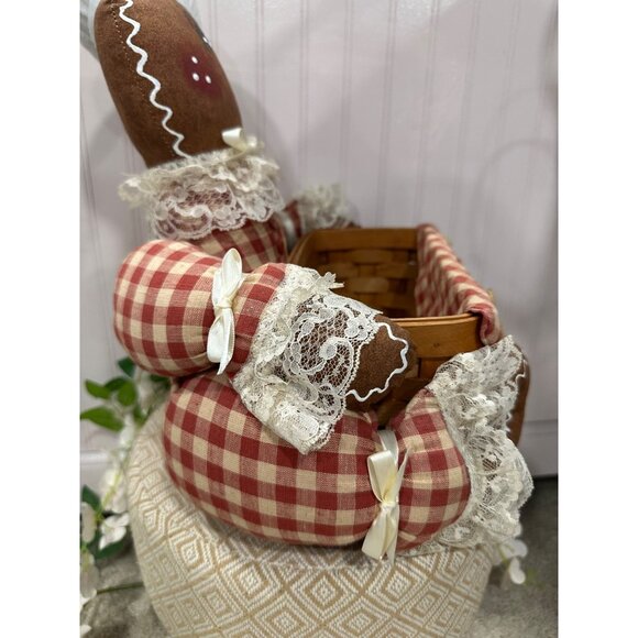 Gingerbread Man Themed Basket With Gingham Check Outfit & Chef Hat - Picture 5 of 7